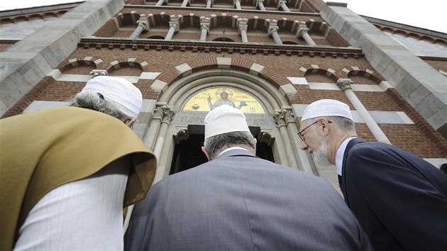lenov italskch muslimskch komunit dorazili do kostela v Miln (31. ervence 2016).