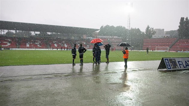 PR, PR, PR... Jak to vypadalo ped zpasem Brno vs. Slavia, jen byl odloen.