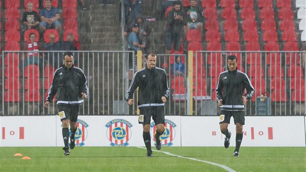 Zpas Brno vs. Slavia byl kvli vytrvalmu deti odloen.