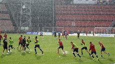 Momentka z rozcvičení ve vytrvalém dešti před utkáním Brno vs. Slavia Momentka z rozcvičení ve vytrvalém dešti před utkáním Brno vs. Slavia