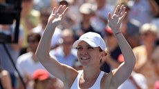 Simona Halepová slaví triumf na turnaji v Montrealu. Simona Halepová slaví triumf na turnaji v Montrealu.