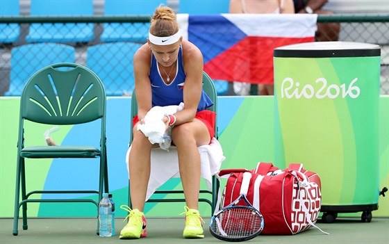 eská tenistka Lucie afáová odstoupila z utkání po prvním setu s Belgiankou...