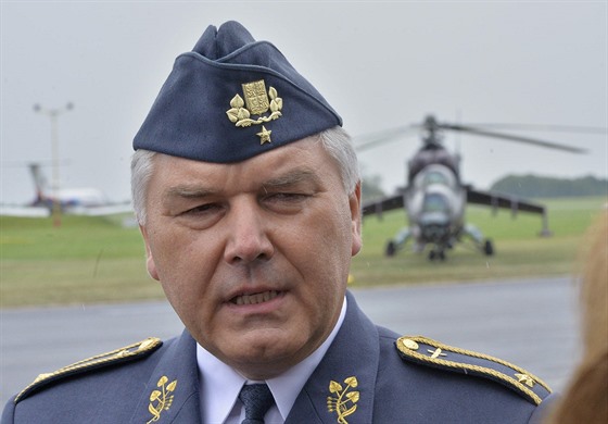 Nový velitel letectva brigádní generál Jaromír ebesta