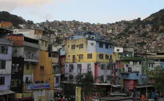 FAVELA. Rocinha, tady o olympiádu vbec nejde: 200 tisíc lidí ije v...