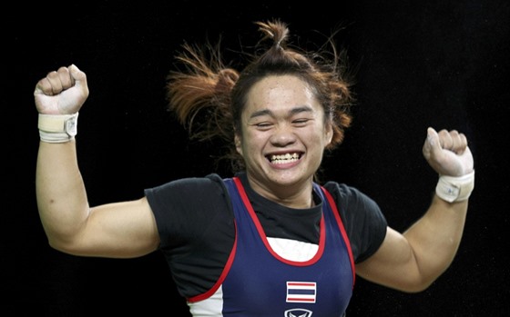 Thajská vzpraka Sukanja Srisuratová se raduje z olympijského zlata v...