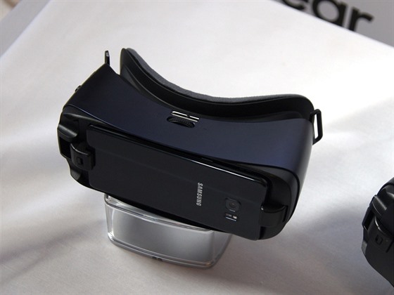 Brýle pro virtální realitu Samsung Gear VR pro rok 2016