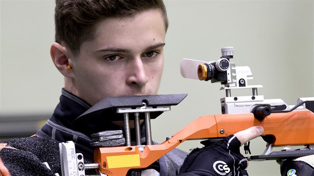 Čech Filip Nepejchal během kvalifikace střelců ze vzduchové pušky. (8. srpna... Čech Filip Nepejchal během kvalifikace střelců ze vzduchové pušky. (8. srpna...