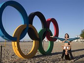 VÍTEJTE V RIU. Olympijské kruhy na pláži Copacabana. VÍTEJTE V RIU. Olympijské kruhy na pláži Copacabana.