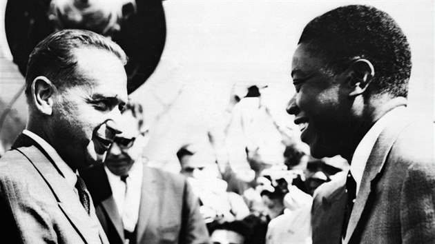 Generln tajemnk OSN Dag Hammerskjld s prezidentem Katangy Moisem Tshombem. (16. ervence 1960)