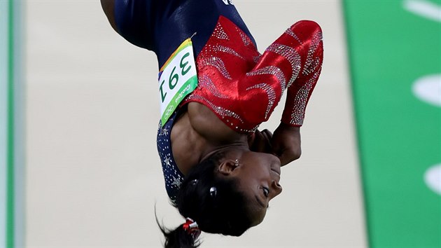 Devatenctilet Amerianka Simone Bilesov - hvzda mezi sportovnmi gymnastkami.