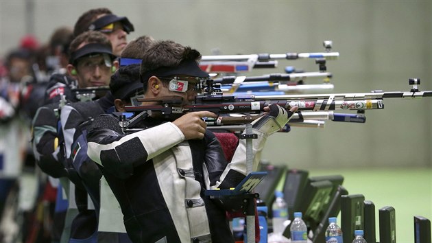 Momentka z kvalifikace stelc ze vzduchov puky na olympijskch hrch v Riu.