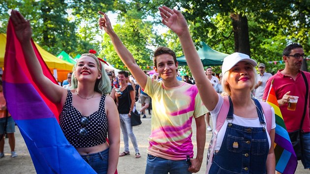 V praze zaal festival Prague Pride pibliuje ivot leseb, gay, bisexul a transsexul (LGBT). Pi zahjen se konaly koncerty na Steleckm ostrov (8. srpna 2016).