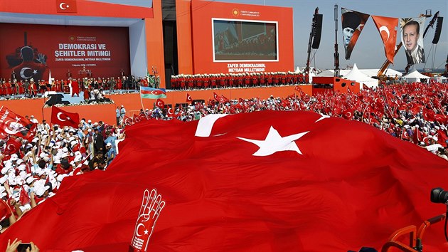 Istanbul zaplnily statisce pznivc Erdogana (7. srpen 2016)