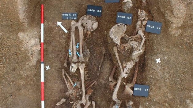 Pi stavb silnice mezi Libercem a Jabloncem objevili archeologov pt hrob, dva z nich byly hromadn.
