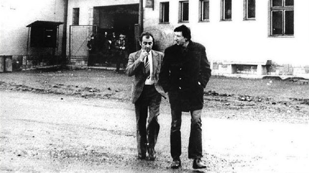 Mezi majorem Jim Markoviem (vlevo) a Ladislavem Hojerem vznikl bhem dvou let zvltn vztah. Zabijk policistu vnmal takka jako otce.