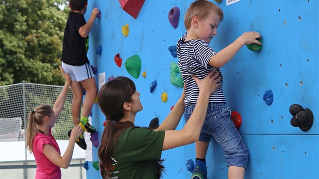 Plze lk do olympijskho parku u eky Me na  tradin i mn obvykl sporty. Napklad lezen (7. srpna 2016).