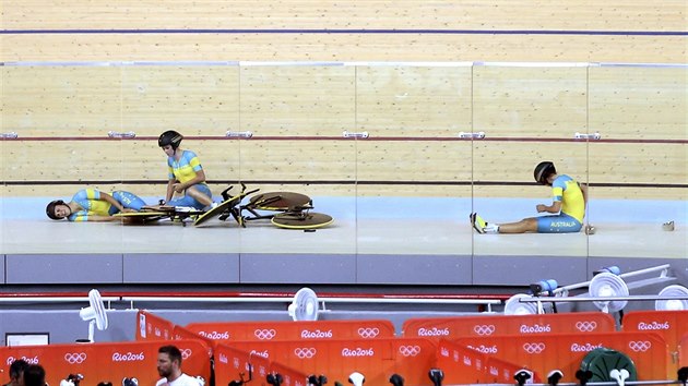 Australsk dritelky svtovho rekordu ve sthacm zvodu drustev v drhov cyklistice pi trninku na sv vystoupen na olympid v Riu de Janeiro tvrd havarovaly.