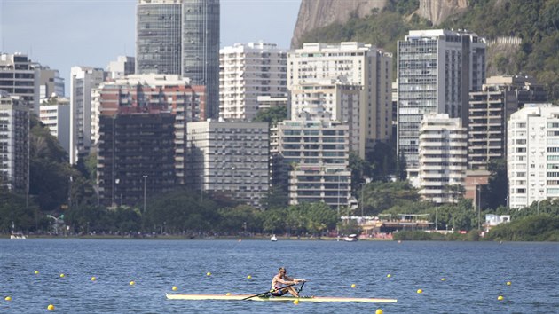 ESK OLYMPIJSK NADJE. Ondej Synek pi trninku na Lagoa Rodrigo de Freitas,...