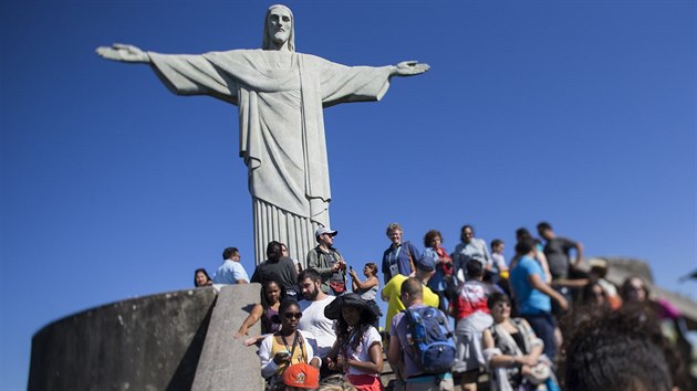 TURISTICK ATRAKCE. Slavn socha Krista Spasitele v Riu de Janeiro.