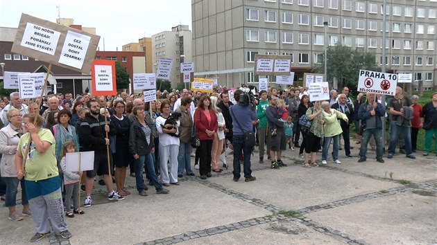 Demonstrace na sdliti Psnice proti zmru ho prodat (9.srpna 2016).