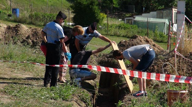 Bhem vkopovch prac na stavebn parcele v obci Brandsek nael o vkendu majitel pozemku kostern pozstatky (8.8.2016)