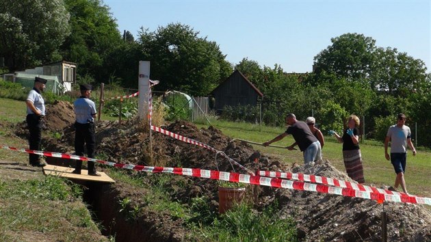 Bhem vkopovch prac na stavebn parcele v obci Brandsek nael o vkendu majitel pozemku kostern pozstatky (8.8.2016)