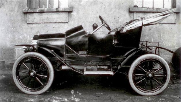 Trutnovsk vizion Frantiek Petrek se specializoval na vrobu dvoumstnch vozidel.