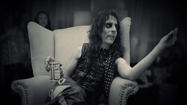 Zbr z filmu Super Duper Alice Cooper