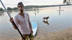 Petr Vaněk si oblíbil pádlování na prkně, na Vysočině patří mezi průkopníky.... Petr Vaněk si oblíbil pádlování na prkně, na Vysočině patří mezi průkopníky....