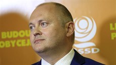 Hejtman Michal Hašek vysvětloval předsednictvu jihomoravského krajského výboru... Hejtman Michal Hašek vysvětloval předsednictvu jihomoravského krajského výboru...