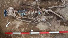Při stavbě silnice mezi Libercem a Jabloncem objevili archeologové pět hrobů,... Při stavbě silnice mezi Libercem a Jabloncem objevili archeologové pět hrobů,...