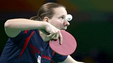eská stolní tenistka Hana Matelová v olympijském utkání proti Zhang Mo z...