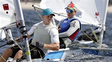Jachtai Tom Burton z Austrálie (vlevo) a ech Viktor Teplý pi tréninku...