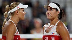 České plážové volejbalistky Barbora Hermannová a Markéta Sluková v olympijském... České plážové volejbalistky Barbora Hermannová a Markéta Sluková v olympijském...