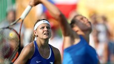 eské tenistky Lucie afáová (vpravo) a Barbora Strýcová  pi olympijském...