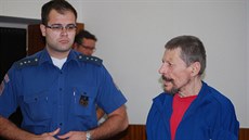 Jindřich Malysz s justiční stráží v jednací síni Krajského soudu v Ostravě. (9.... Jindřich Malysz s justiční stráží v jednací síni Krajského soudu v Ostravě. (9....