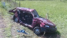 Auto bylo po střetu s vlakem zcela zdemolované. Auto bylo po střetu s vlakem zcela zdemolované.