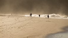 BRAZILSKÁ ROMANTIKA. Momentka z pláe Copacabana v Riu de Janeiro.