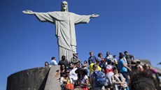 TURISTICKÁ ATRAKCE. Slavná socha Krista Spasitele v Riu de Janeiro.