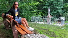 Pískovcová socha Panny Marie v Karlových Varech se dočkala opravy. Pískovcová socha Panny Marie v Karlových Varech se dočkala opravy.