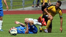 Dva kapitáni. Mariánskolázeňský Michal Drahorád (ležící) a Vít Vrtělka (sedící). Dva kapitáni. Mariánskolázeňský Michal Drahorád (ležící) a Vít Vrtělka (sedící).