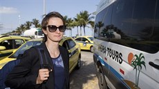 Martina Sáblíková ped tréninkem v Riu de Janeiro odjídí z hotelu.