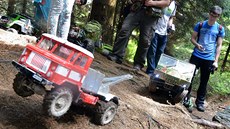 Závod offroad v mítku 1:10 na Jetdu. Modely aut mají být co nejreálnjí