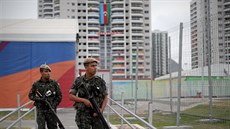 POD DOHLEDEM. Braziltí vojáci dohlíejí na olympiádu v Riu.