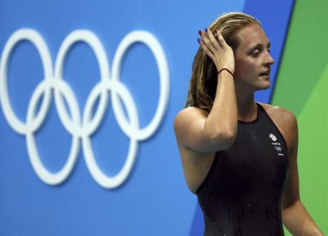 Pohledná Fran Halsallová v olympijském bazénu v Riu