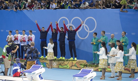 Americk tafeta i dky Michaelu Phelpsovi ovldla polohov zvod na 4x100...