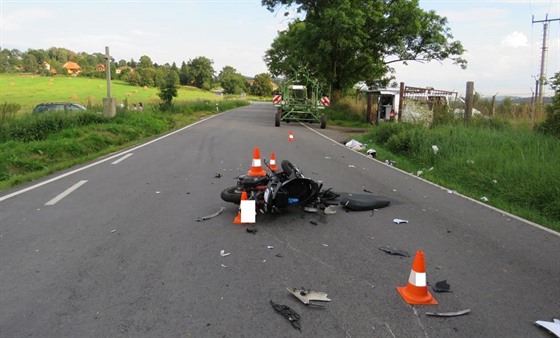 Traktorista nedal  u obce Smde pednost idice na motocyklu.