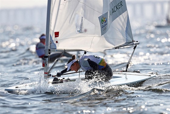 Evi Van Ackerová jet bhem soute Laser Radial, ne onemocnla.