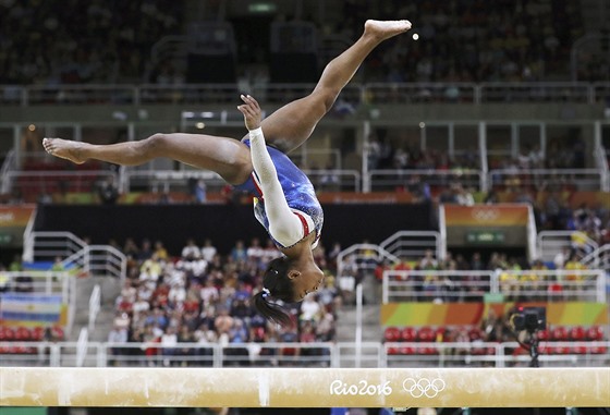 Americká sportovní gymnastka Simone Bilesová v olympijském víceboji v Riu de...