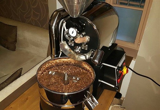 Kávová zrna praí v Karlovarském kraji hned ti firmy. Ilustraní snímek